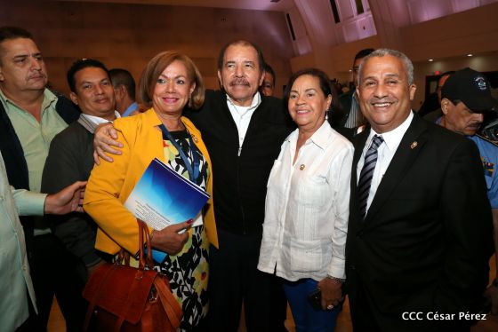 Presidente Daniel con diputados del Parlamento Centroamericano