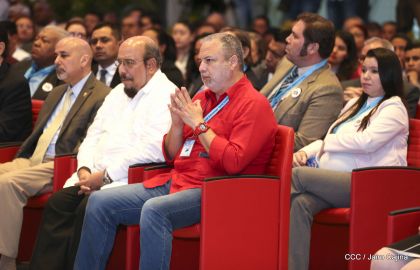 Presidente Daniel con diputados del Parlamento Centroamericano
