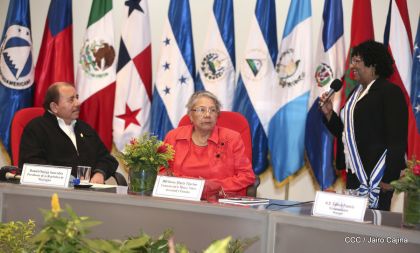Presidente Daniel con diputados del Parlamento Centroamericano