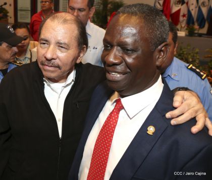 Presidente Daniel con diputados del Parlamento Centroamericano