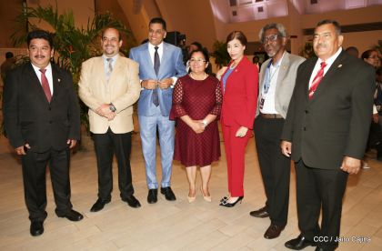 Presidente Daniel con diputados del Parlamento Centroamericano