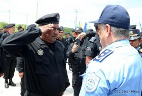 Imponen grados a miembros de la DOEP