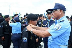 Imponen grados a miembros de la DOEP