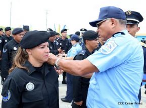 Imponen grados a miembros de la DOEP