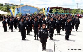 Imponen grados a miembros de la DOEP