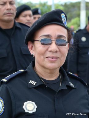 Imponen grados a miembros de la DOEP