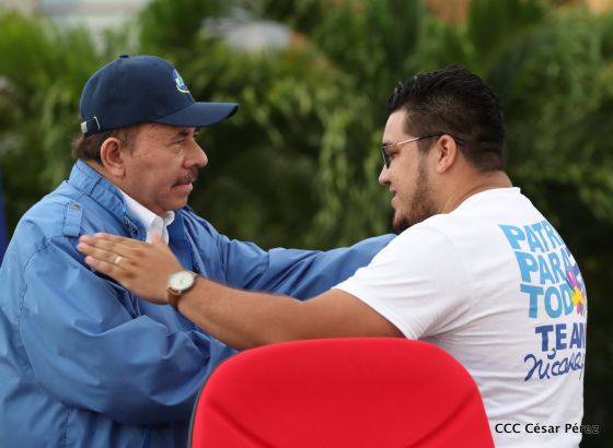 Presidente Daniel Ortega y vicepresidenta Rosario Murillo reciben la Antorcha de la Libertad y la Unidad Centroamericana