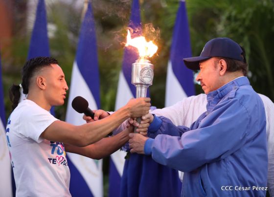 Presidente Daniel Ortega y vicepresidenta Rosario Murillo reciben la Antorcha de la Libertad y la Unidad Centroamericana