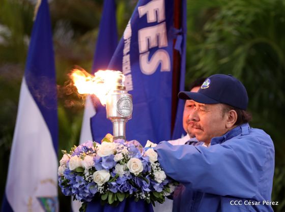 Presidente Daniel Ortega y vicepresidenta Rosario Murillo reciben la Antorcha de la Libertad y la Unidad Centroamericana