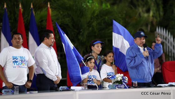 Presidente Daniel Ortega y vicepresidenta Rosario Murillo reciben la Antorcha de la Libertad y la Unidad Centroamericana