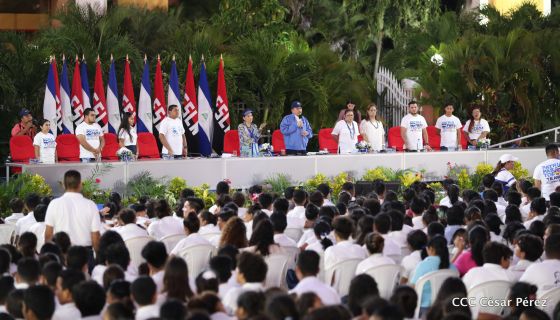 Presidente Daniel Ortega y vicepresidenta Rosario Murillo reciben la Antorcha de la Libertad y la Unidad Centroamericana