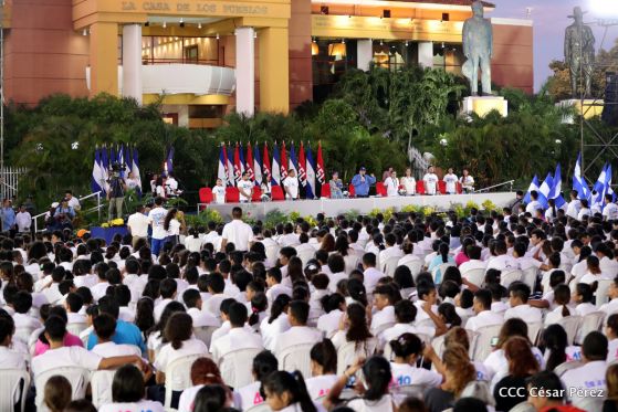 Presidente Daniel Ortega y vicepresidenta Rosario Murillo reciben la Antorcha de la Libertad y la Unidad Centroamericana