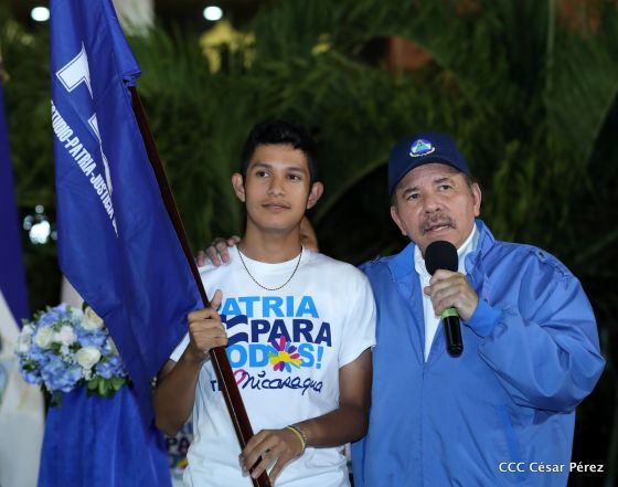 Presidente Daniel Ortega y vicepresidenta Rosario Murillo reciben la Antorcha de la Libertad y la Unidad Centroamericana