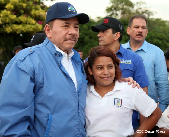 Presidente Daniel Ortega y vicepresidenta Rosario Murillo reciben la Antorcha de la Libertad y la Unidad Centroamericana