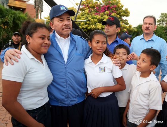 Presidente Daniel Ortega y vicepresidenta Rosario Murillo reciben la Antorcha de la Libertad y la Unidad Centroamericana