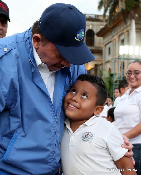 Presidente Daniel Ortega y vicepresidenta Rosario Murillo reciben la Antorcha de la Libertad y la Unidad Centroamericana