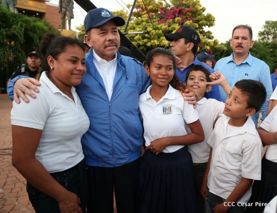 Presidente Daniel Ortega y vicepresidenta Rosario Murillo reciben la Antorcha de la Libertad y la Unidad Centroamericana