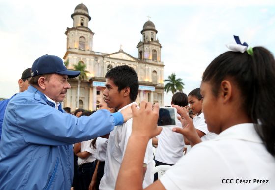 Presidente Daniel Ortega y vicepresidenta Rosario Murillo reciben la Antorcha de la Libertad y la Unidad Centroamericana