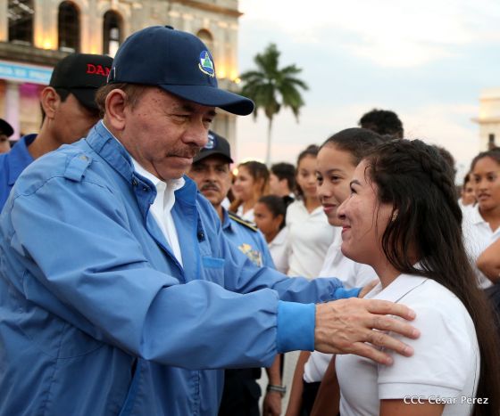 Presidente Daniel Ortega y vicepresidenta Rosario Murillo reciben la Antorcha de la Libertad y la Unidad Centroamericana