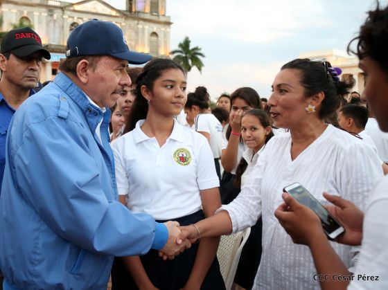 Presidente Daniel Ortega y vicepresidenta Rosario Murillo reciben la Antorcha de la Libertad y la Unidad Centroamericana