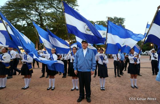 Presidente Daniel Ortega y vicepresidenta Rosario Murillo reciben la Antorcha de la Libertad y la Unidad Centroamericana