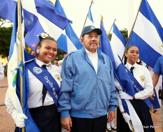 Presidente Daniel Ortega y vicepresidenta Rosario Murillo reciben la Antorcha de la Libertad y la Unidad Centroamericana