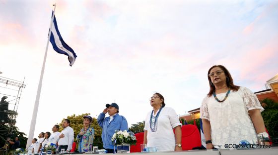 Presidente Daniel Ortega y vicepresidenta Rosario Murillo reciben la Antorcha de la Libertad y la Unidad Centroamericana