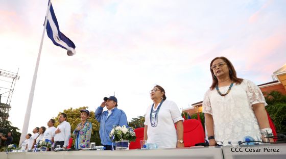 Presidente Daniel Ortega y vicepresidenta Rosario Murillo reciben la Antorcha de la Libertad y la Unidad Centroamericana