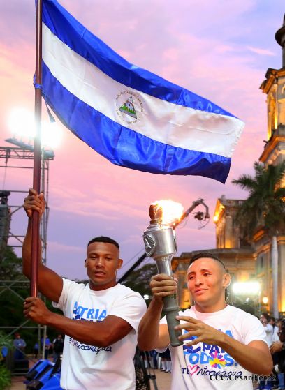 Presidente Daniel Ortega y vicepresidenta Rosario Murillo reciben la Antorcha de la Libertad y la Unidad Centroamericana
