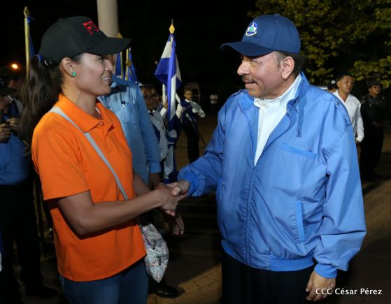 Presidente Daniel Ortega y vicepresidenta Rosario Murillo reciben la Antorcha de la Libertad y la Unidad Centroamericana