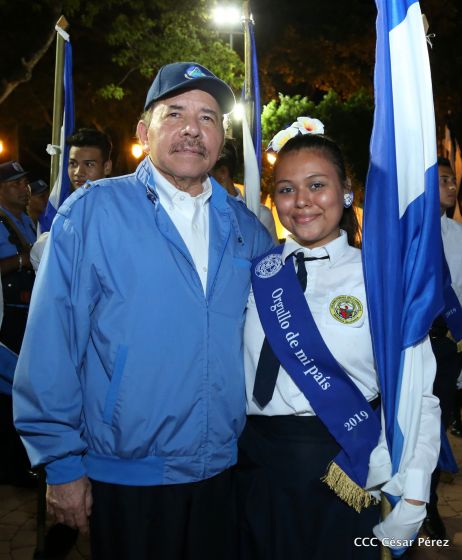 Presidente Daniel Ortega y vicepresidenta Rosario Murillo reciben la Antorcha de la Libertad y la Unidad Centroamericana