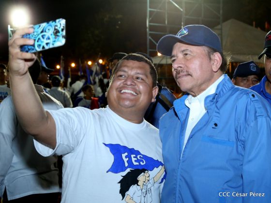 Presidente Daniel Ortega y vicepresidenta Rosario Murillo reciben la Antorcha de la Libertad y la Unidad Centroamericana