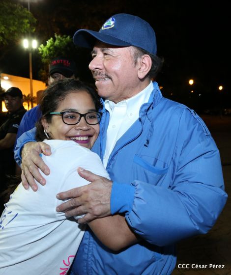 Presidente Daniel Ortega y vicepresidenta Rosario Murillo reciben la Antorcha de la Libertad y la Unidad Centroamericana