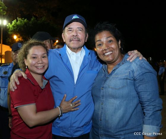 Presidente Daniel Ortega y vicepresidenta Rosario Murillo reciben la Antorcha de la Libertad y la Unidad Centroamericana