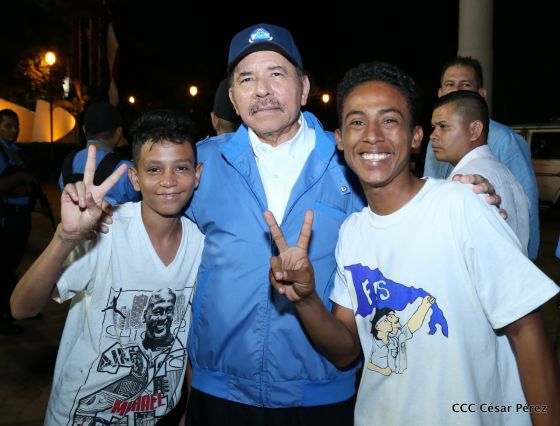 Presidente Daniel Ortega y vicepresidenta Rosario Murillo reciben la Antorcha de la Libertad y la Unidad Centroamericana