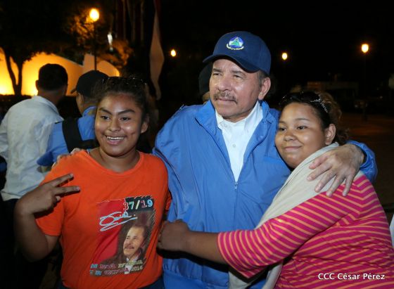 Presidente Daniel Ortega y vicepresidenta Rosario Murillo reciben la Antorcha de la Libertad y la Unidad Centroamericana