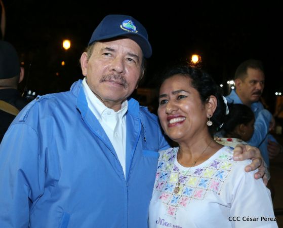 Presidente Daniel Ortega y vicepresidenta Rosario Murillo reciben la Antorcha de la Libertad y la Unidad Centroamericana