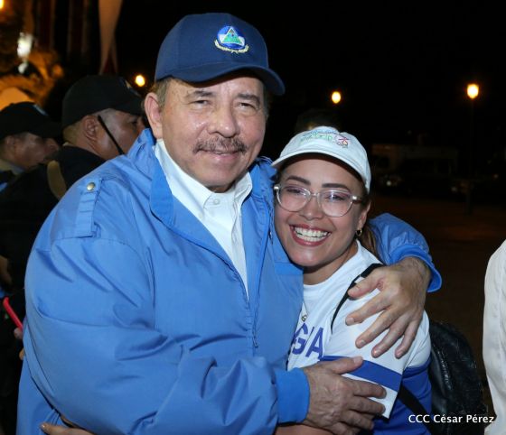 Presidente Daniel Ortega y vicepresidenta Rosario Murillo reciben la Antorcha de la Libertad y la Unidad Centroamericana