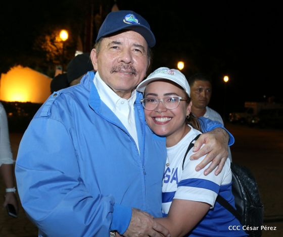 Presidente Daniel Ortega y vicepresidenta Rosario Murillo reciben la Antorcha de la Libertad y la Unidad Centroamericana