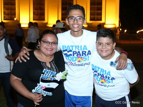 Presidente Daniel Ortega y vicepresidenta Rosario Murillo reciben la Antorcha de la Libertad y la Unidad Centroamericana