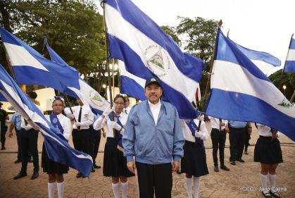 Presidente Daniel Ortega y vicepresidenta Rosario Murillo reciben la Antorcha de la Libertad y la Unidad Centroamericana