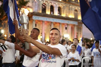Presidente Daniel Ortega y vicepresidenta Rosario Murillo reciben la Antorcha de la Libertad y la Unidad Centroamericana