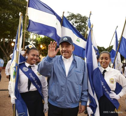 Presidente Daniel Ortega y vicepresidenta Rosario Murillo reciben la Antorcha de la Libertad y la Unidad Centroamericana