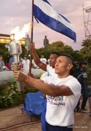 Presidente Daniel Ortega y vicepresidenta Rosario Murillo reciben la Antorcha de la Libertad y la Unidad Centroamericana
