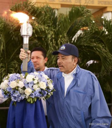 Presidente Daniel Ortega y vicepresidenta Rosario Murillo reciben la Antorcha de la Libertad y la Unidad Centroamericana