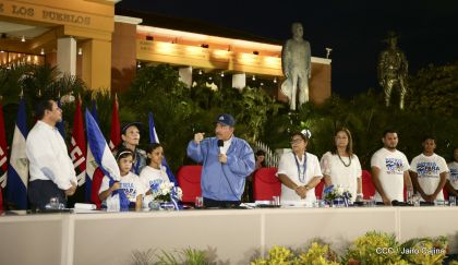 Presidente Daniel Ortega y vicepresidenta Rosario Murillo reciben la Antorcha de la Libertad y la Unidad Centroamericana