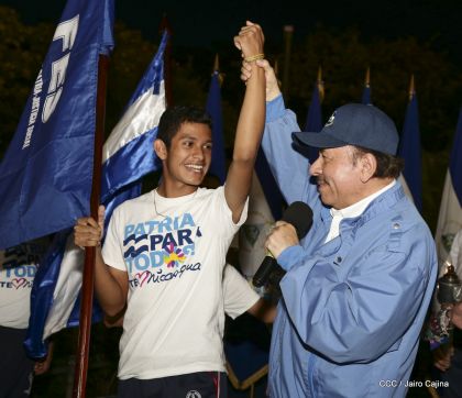 Presidente Daniel Ortega y vicepresidenta Rosario Murillo reciben la Antorcha de la Libertad y la Unidad Centroamericana