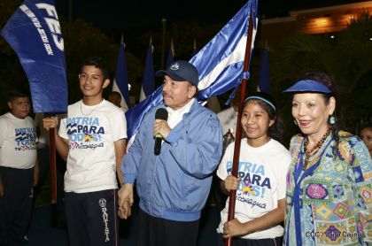 Presidente Daniel Ortega y vicepresidenta Rosario Murillo reciben la Antorcha de la Libertad y la Unidad Centroamericana