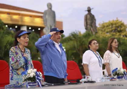 Presidente Daniel Ortega y vicepresidenta Rosario Murillo reciben la Antorcha de la Libertad y la Unidad Centroamericana