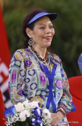 Presidente Daniel Ortega y vicepresidenta Rosario Murillo reciben la Antorcha de la Libertad y la Unidad Centroamericana